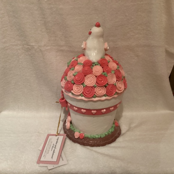 Cupcakes & Cashmere Light Up Spring Bird on a Bouquet of Flowers - Picture 4 of 8